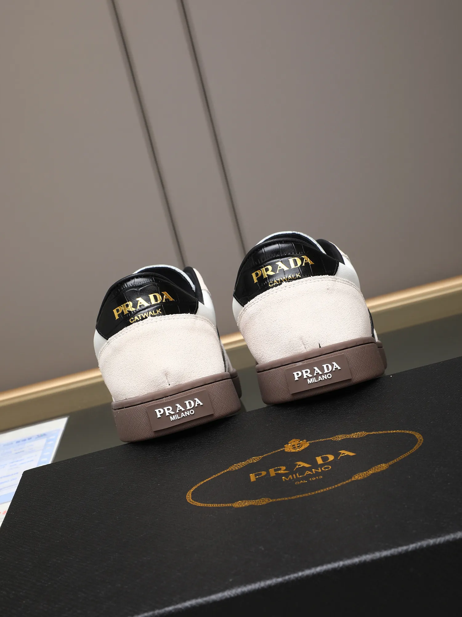 Men's shoes💰420💰 Brand: PRADA (Prada) Standard code: Men's code 38–44 (45 can be customized) Material: Original cowhide, breathable sheep lining Special outsole Style category: Men's fashionable casual sneakers Low-key luxury! Color: actual picture color